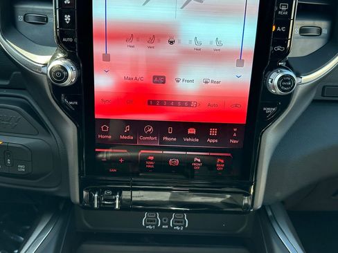 New 2026 RAM 2500 Laramie AWD/4WD image 24