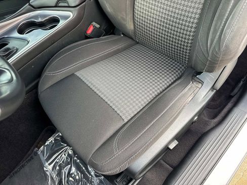 Used 2019 Dodge Challenger SXT image 15