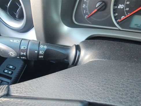 Used 2013 Toyota RAV4 XLE image 13