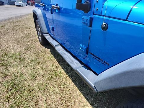 Used 2015 Jeep Wrangler Unlimited Rubicon w/ Max Tow Package AWD/4WD image 31