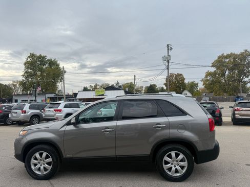 Used 2011 Kia Sorento LX w/ Convenience Pkg image 2