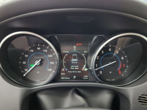 Used 2017 Jaguar F-PACE Premium image 9