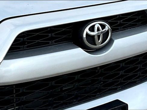 Used 2014 Toyota 4Runner SR5 image 29