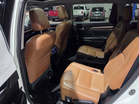 Used 2019 Toyota Highlander Limited Platinum AWD/4WD image 28