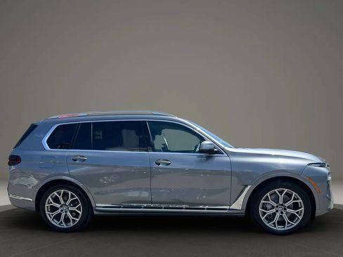 Used 2025 BMW X7 xDrive40i AWD/4WD image 4