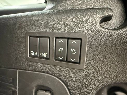 Used 2019 Cadillac Escalade ESV Luxury AWD/4WD image 9