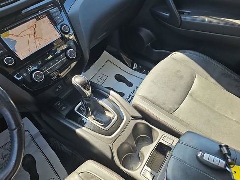Used 2021 Nissan Rogue Sport SL FWD image 29