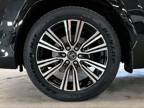 New 2026 Lexus LX 700h Luxury image 12