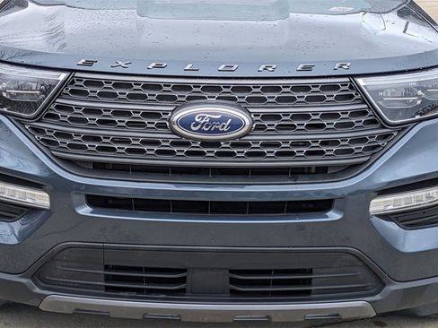 Used 2022 Ford Explorer XLT w/ Equipment Group 202A image 9