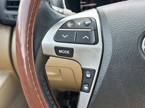 Used 2013 Toyota Highlander Limited AWD/4WD image 23