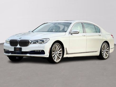 Used 2016 BMW 750i xDrive image 2