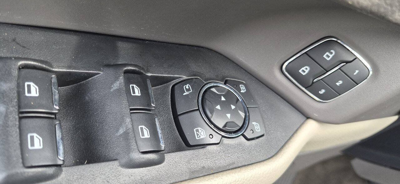 Used 2021 Ford Expedition Limited AWD/4WD image 14