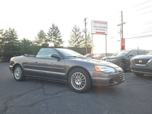 Used 2004 Chrysler Sebring LX FWD image 2