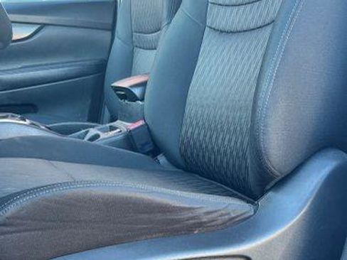 Used 2017 Nissan Rogue SV w/ SV Premium Package image 14