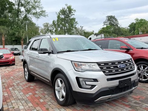 Used 2017 Ford Explorer XLT AWD/4WD image 2