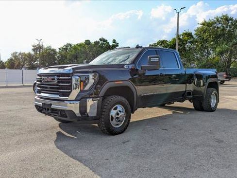 Used 2024 GMC Sierra 3500 SLE AWD/4WD image 2