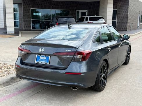 Used 2025 Honda Civic Sport image 5