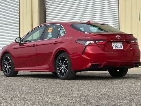 Used 2024 Toyota Camry SE FWD image 4