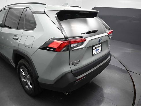 Used 2022 Toyota RAV4 XLE w/ XLE Grade Weather Package AWD/4WD image 15