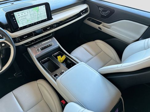 Used 2025 Lincoln Aviator Premiere image 24