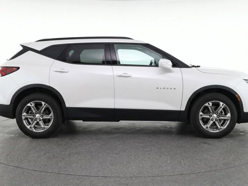 Used 2025 Chevrolet Blazer LT FWD image 11