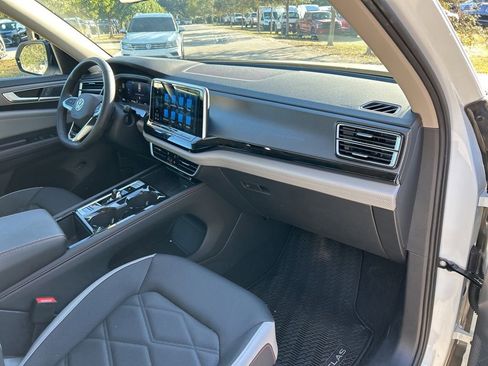 Certified 2025 Volkswagen Atlas Peak Edition SE image 44