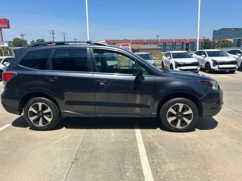 Used 2017 Subaru Forester 2.5i Limited AWD/4WD image 2