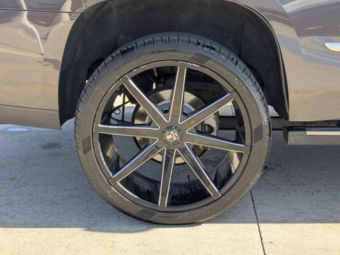 Used 2015 Cadillac Escalade Premium image 11