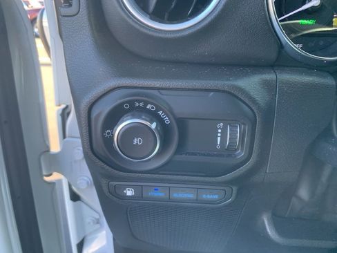 Used 2023 Jeep Wrangler Unlimited Sahara w/ Cold Weather Group image 19