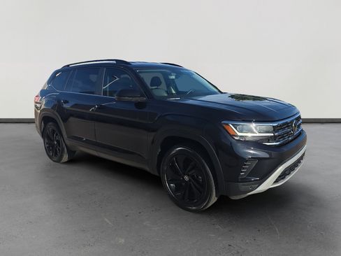 Certified 2023 Volkswagen Atlas SE w/ Black Wheel Package AWD/4WD image 7