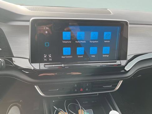 Used 2024 Volkswagen Atlas Cross Sport SE image 11