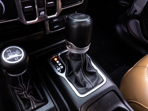Used 2022 Jeep Wrangler Unlimited Sahara AWD/4WD image 35