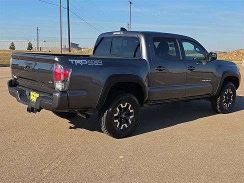 Used 2022 Toyota Tacoma TRD Off-Road image 8