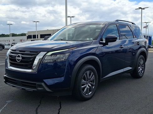 Used 2025 Nissan Pathfinder SV AWD/4WD image 3