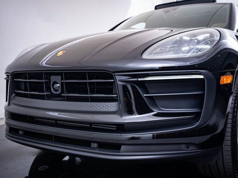Certified 2025 Porsche Macan image 14