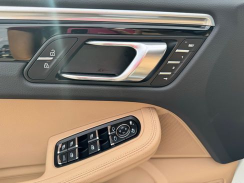 Used 2019 Porsche Macan AWD/4WD image 9