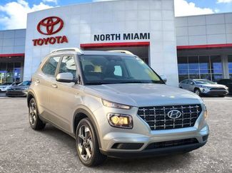 Used 2024 Hyundai Venue SEL FWD video 1