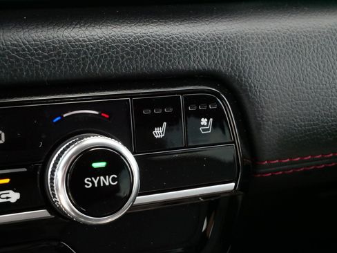 Used 2025 Honda Pilot Black Edition image 31