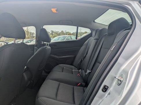 Used 2024 Nissan Altima 2.5 SV FWD image 12
