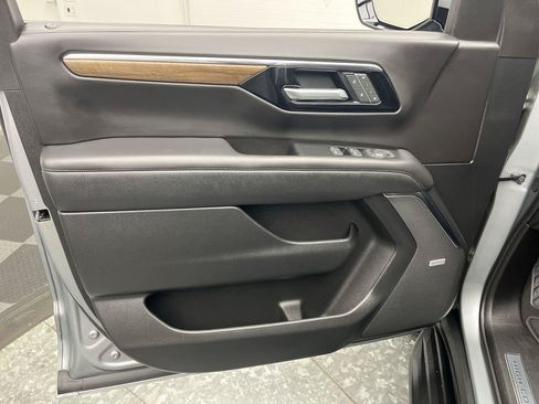 Certified 2025 Chevrolet Suburban High Country w/ Sun And Tow Package AWD/4WD image 8