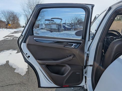 Used 2018 Porsche Macan S AWD/4WD image 13