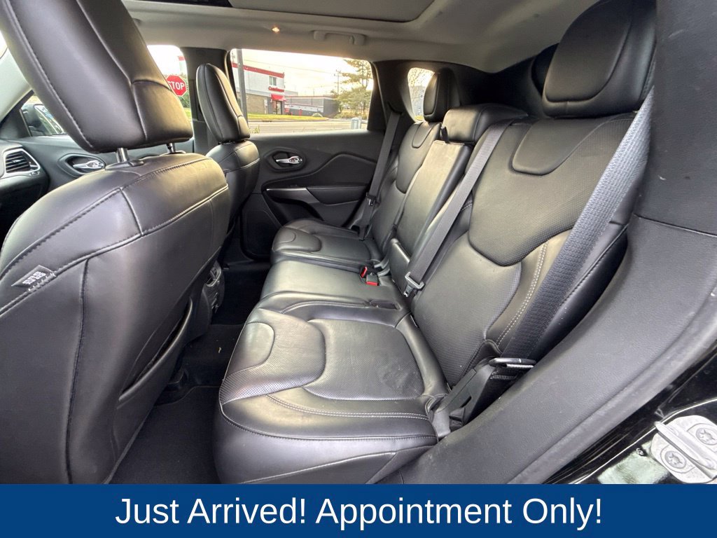 Used 2019 Jeep Cherokee Limited w/ Luxury Group AWD/4WD image 10