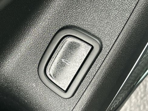 Used 2025 GMC Acadia Elevation image 20