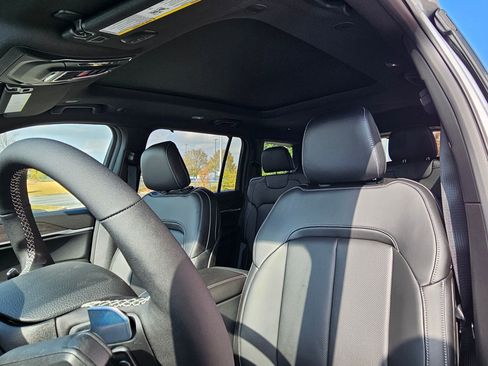 New 2025 Jeep Grand Cherokee L Limited w/ Luxury Tech Group II image 20