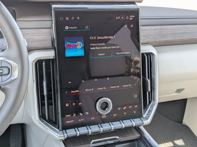 New 2027 GMC Acadia Denali w/ Denali Reserve Package FWD image 19
