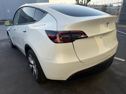 Used 2021 Tesla Model Y Long Range AWD/4WD image 10