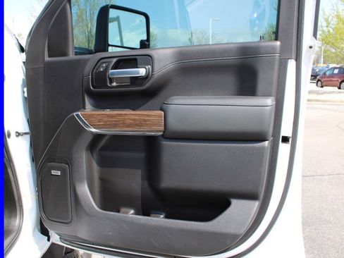 Used 2020 Chevrolet Silverado 2500 High Country w/ Z71 Off-Road Package AWD/4WD image 21