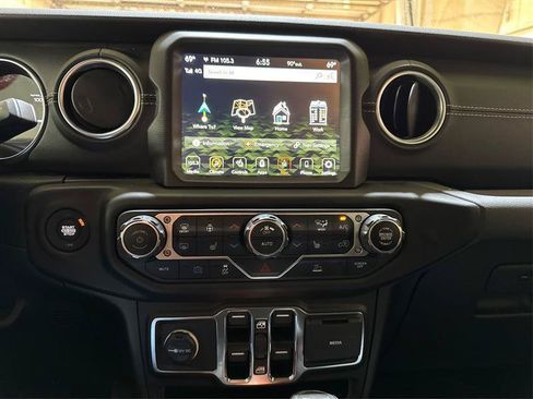 Used 2023 Jeep Wrangler Unlimited Sahara w/ Cold Weather Group AWD/4WD image 16