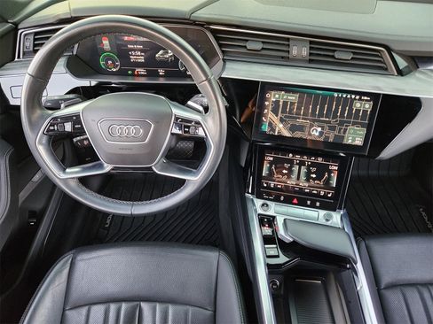 Used 2022 Audi e-tron Premium Plus image 37