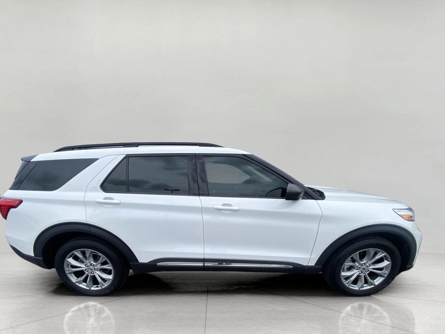 Used 2020 Ford Explorer XLT w/ Equipment Group 202A AWD/4WD image 7